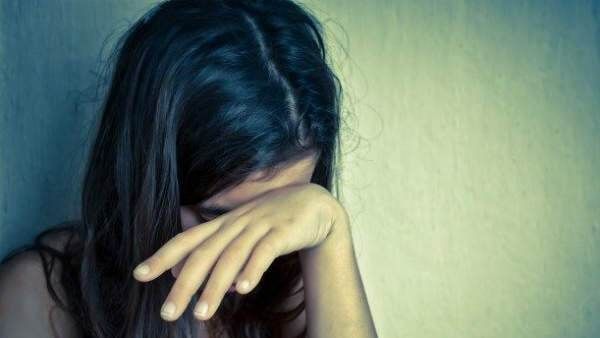 ടീച്ചര്‍ കള്ളിയെന്ന് വിളിച്ചു; സ്‌കൂള്‍ കെട്ടിടത്തിന് മുകളില്‍ നിന്ന് ചാടി വിദ്യാര്‍ത്ഥിനി