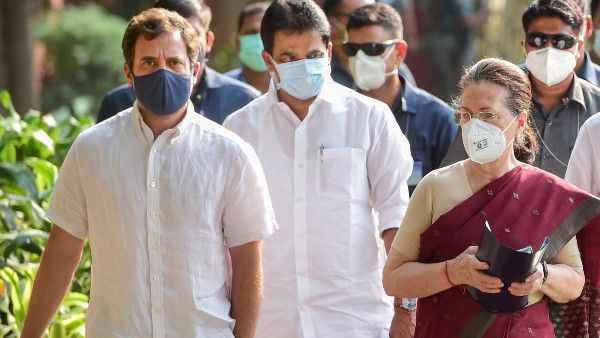 രാഹുലിന്റെ ഞെട്ടിച്ച പ്രഖ്യാപനം; 500 രൂപയ്ക്ക് എല്‍പിജി സിലിണ്ടര്‍ ലഭ്യമാക്കും