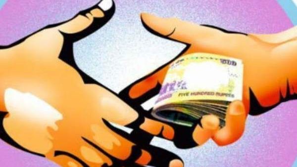 സർട്ടിഫിക്കറ്റ് നൽകാൻ 3000 രൂപ കൈക്കൂലി, വില്ലേജ് ഓഫീസര്‍ പിടിയില്‍