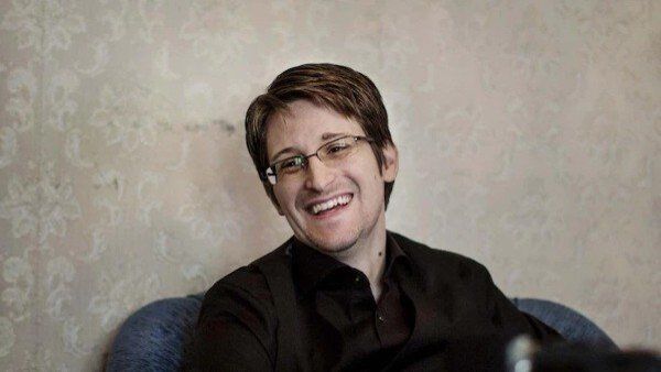 യുഎസ് വേട്ടയാടിയ വിസില്‍ബ്ലോവര്‍ എഡ്വാര്‍ഡ് സ്‌നോഡന് പൗരത്വം നല്‍കി റഷ്യ