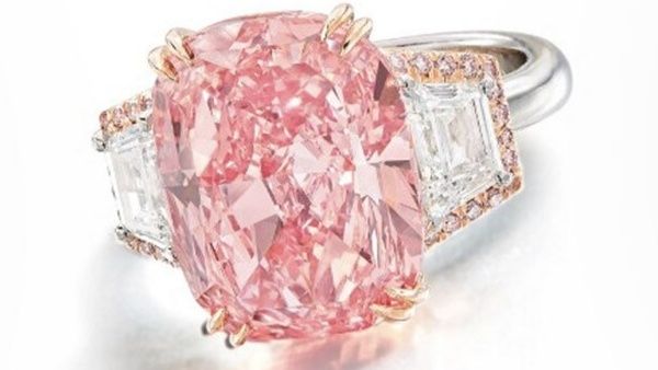 റോയലായി 'വില്യംസണ്‍ പിങ്ക് സ്റ്റാര്‍ '; അപൂര്‍വ വജ്രത്തിന് ലേല തുക 480 കോടി രൂപ!
