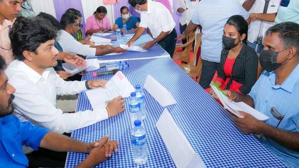 മരിയയുടെ പഠിപ്പ് മുടങ്ങില്ല, ആശ്വാസമായി ആലപ്പുഴ കളക്ടര്‍, വിദ്യാഭ്യാസ വായ്പ വീട്ടിലെത്തും