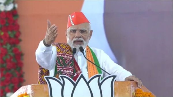 'തനിക്ക് സാധിച്ചു, 'ആ ഒരാൾക്ക് കശ്മീർ പ്രശ്നം പരിഹരിക്കാൻ കഴിഞ്ഞില്ല', നെഹ്റുവിനെ പരിഹസിച്ച് മോദി