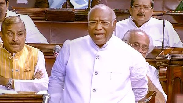 ഇരട്ടപദവിയില്‍ കോണ്‍ഗ്രസിന് യൂടേണ്‍? രാജ്യസഭാ പ്രതിപക്ഷ നേതാവായി ഖാര്‍ഗെ തന്നെയെന്ന് സൂചന