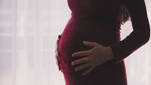 പിന്നീടൊന്നും ഓര്‍ത്തില്ല, തന്റെ പ്രിയ സുഹൃത്തിന് വേണ്ടി ഗര്‍ഭംധരിച്ച് യുവതി