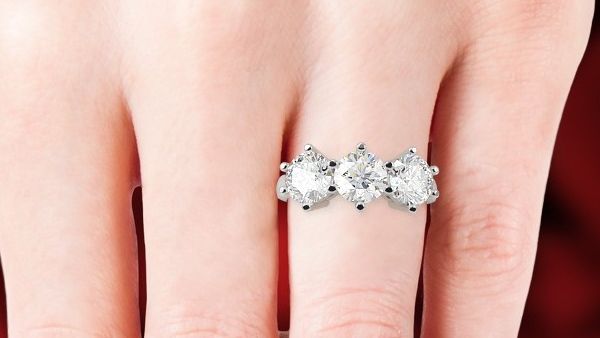 കളഞ്ഞുകിട്ടിയ വിവാഹ മോതിരം സ്വീകരിക്കാന്‍ വിസമ്മതിച്ച് ഉടമ; കാരണംകേട്ട് ഞെട്ടല്‍മാറാതെ യുവാവ്‌