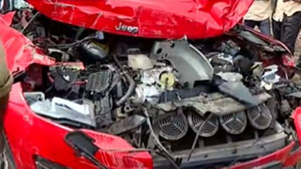 എഎം ആരിഫ് എംപിയുടെ വാഹനം അപകടത്തില്‍പ്പെട്ടു; നിര്‍ത്തിയിട്ട ലോറിക്ക് പിന്നിലിടിച്ചു