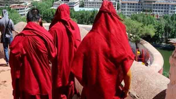 സന്യാസിമാരെല്ലാം ലഹരി ഉപയോഗിക്കുന്നവര്‍; പുറത്താക്കി ക്ഷേത്രം പൂട്ടി അധികൃതര്‍