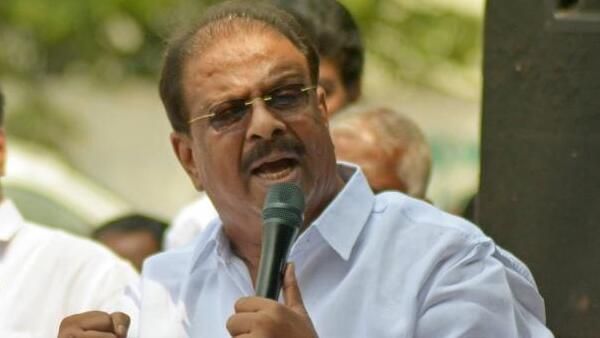 കത്ത് അയക്കേണ്ടത് ഖാര്‍ഗെക്കല്ലേ.. രാഹുലിനാണോ? രാജിസന്നദ്ധത പ്രകടിപ്പിച്ചിട്ടില്ലെന്ന് സുധാകരന്‍