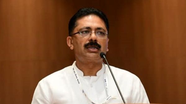 ഫാദര്‍ ഡിക്രൂസ് ലക്ഷണമൊത്ത വര്‍ഗീയവാദിയെന്ന് കെടി ജലീല്‍; അഴകൊഴമ്പന്‍ നിലപാട് വളമായി