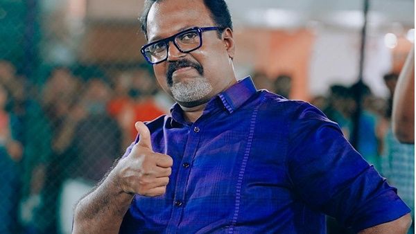 'ചുംബനം ഇത്രക്കും തെറ്റാണോ?,കേരളത്തിന്റെ അട്ടിപ്പേറവകാശം ആരുമെടുക്കേണ്ട..'; ഷൈജു ദാമോദരന്‍