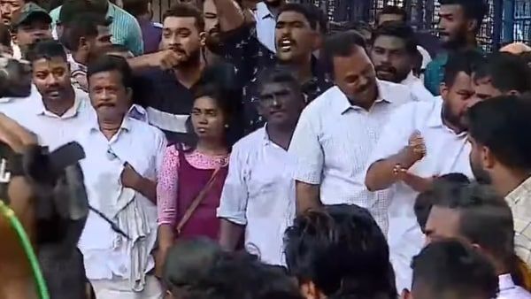 മേയറുടെ കത്ത് വിവാദം കത്തുന്നു; ബിജെപി-സിപിഎം അംഗങ്ങള്‍ ഏറ്റുമുട്ടി, നഗരസഭയില്‍ കൈയ്യാങ്കളി