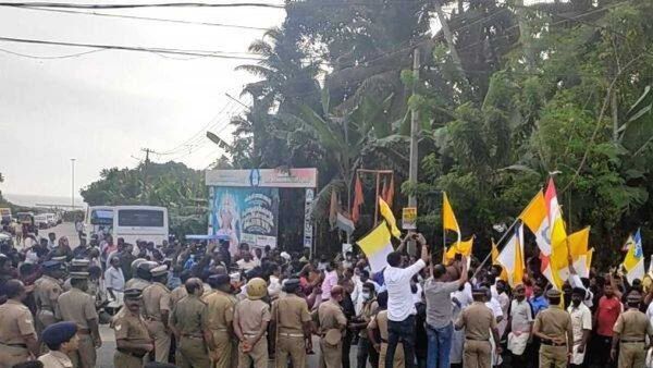 വിഴിഞ്ഞത്ത് സംഘര്‍ഷാവസ്ഥ, പോലീസ് ജീപ്പ് മറിച്ചിട്ട് പ്രതിഷേധക്കാര്‍, വന്‍ ജനക്കൂട്ടം