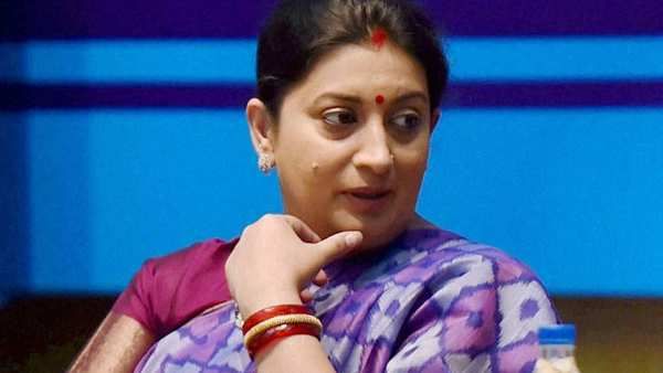 'സ്മൃതി ഇറാനി അമേഠിയിലേക്ക് വരുന്നത് 'ലട്കയും ഝഡ്കയും' കാണിക്കാന്‍', പരിഹസിച്ച് കോൺഗ്രസ് നേതാവ്