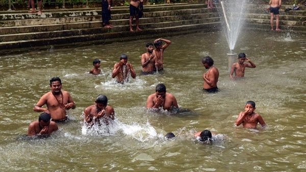 ശബരിമല: കോവിഡ് ഇടവേളക്ക് വിട, രണ്ടു വര്‍ഷത്തെിന് ശേഷം സന്നിധാനത്തെ ഭസ്മക്കുളം സജീവമായി