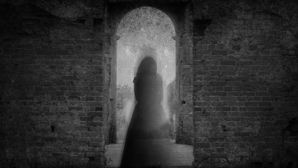 കുഞ്ഞിനെ സ്വാന്തനിപ്പിക്കാന്‍ എത്തി പിതാവ്; മാസങ്ങള്‍ക്ക് മുമ്പ് മരിച്ചയാളെന്ന് അമ്മ, ഞെട്ടല്‍!!