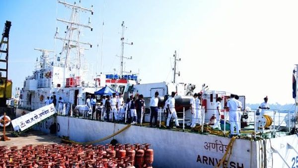 ബേപ്പൂർ തീരത്ത് കപ്പലടുത്തു: കാണാന്‍ ഒഴുകിയെത്തിയത് ആയിരങ്ങള്‍, ആർക്കും കയറി സന്ദർശിക്കാം