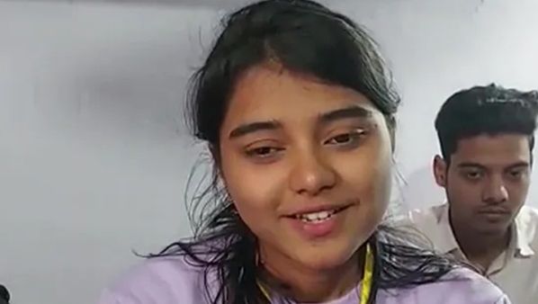 വ്യോമസേനയുടെ ആദ്യ മുസ്‍ലിം വനിതാ ഫൈറ്റർ പൈലറ്റാകാൻ സാനിയ മിർസ; അഭിമാന നേട്ടം