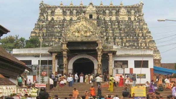 ശ്രീപദ്മനാഭ സ്വാമി ക്ഷേത്രത്തിനുള്ളിൽ അജ്ഞാതർ മെഴുകുതിരി കത്തിച്ചു, പ്രതിഷേധവുമായി ഭക്തർ