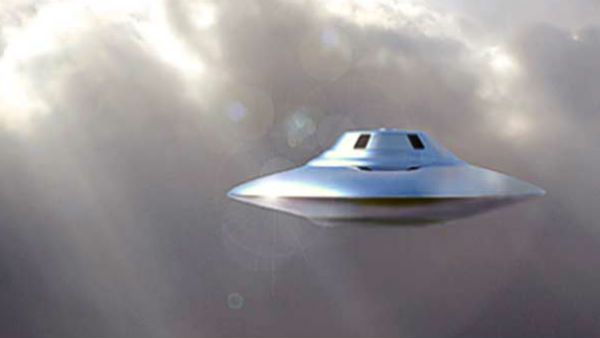 മെക്‌സിക്കോയില്‍ പറക്കുംതളിക; അഗ്നിപര്‍വതത്തിന് മുകളില്‍ അന്യഗ്രഹജീവികളെത്തി, ക്യാമറയില്‍ കുടുങ്ങി