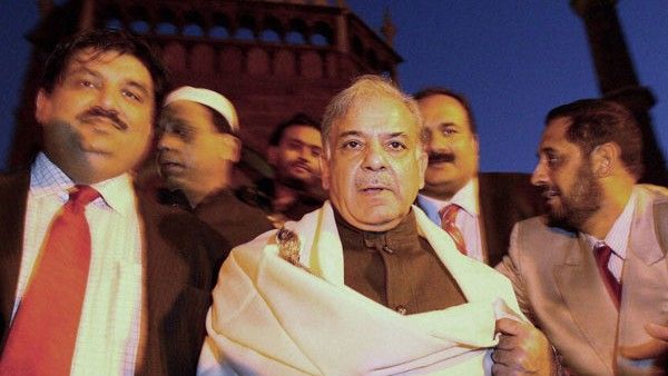 പാഠം പഠിച്ചു; ഇന്ത്യയുമായി ഇനി യുദ്ധത്തിനില്ല; ചര്‍ച്ചയ്ക്ക് യുഎഇ മധ്യസ്ഥ വഹിക്കണമെന്ന് ഷഹ്ബാസ്