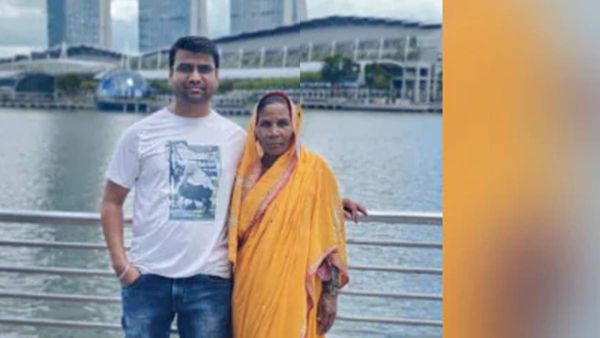 'ആദ്യമായി വിദേശത്ത് എത്തിയ അമ്മ'; സന്തോഷം അടക്കാനാവാതെ മകൻ, ചിത്രങ്ങൾ വൈറൽ