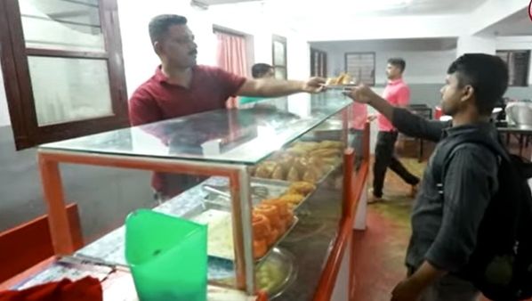 ബംഗാളികൾക്കായി കേരളത്തിൽ ഒരു ബംഗാളി ഹോട്ടൽ; മുതലാളി മലയാളി