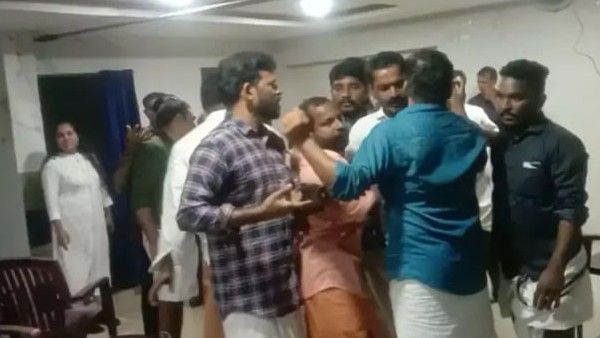 ബിജെപി യോഗത്തില്‍ ആര്‍എസ്എസ് പ്രവര്‍ത്തകര്‍ കയറി മര്‍ദനം; പണം വാങ്ങിയ വിവാദം കത്തുന്നു