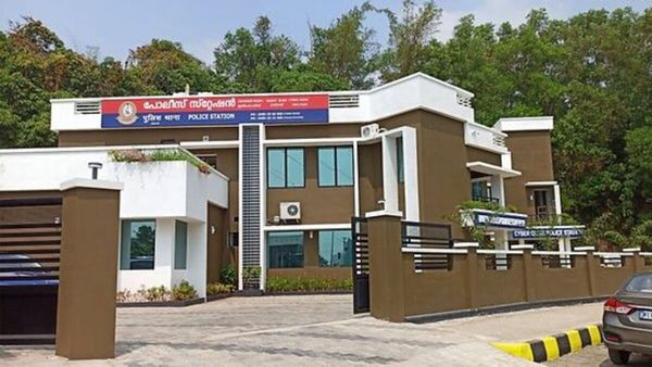 പോലീസിന് നേരെ വടിവാള്‍ വീശി പ്രതികള്‍, ഇന്‍ഫോപാര്‍ക്ക് പോലീസ് വെടിയുതിര്‍ത്തു