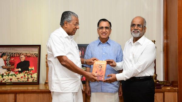 ടി എസ് കല്യാണരാമന്‍റെ ആത്മകഥ പ്രകാശനം ചെയ്തു