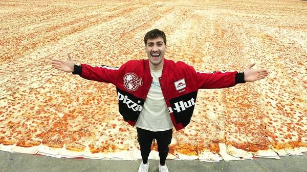 അമ്പമ്പോ...ഇത് എന്തൊരു പിസ; 68000 പിസ കഷ്ണങ്ങള്‍; സോഷ്യല്‍ മീഡിയയില്‍ ട്രെന്‍ഡിംഗ്