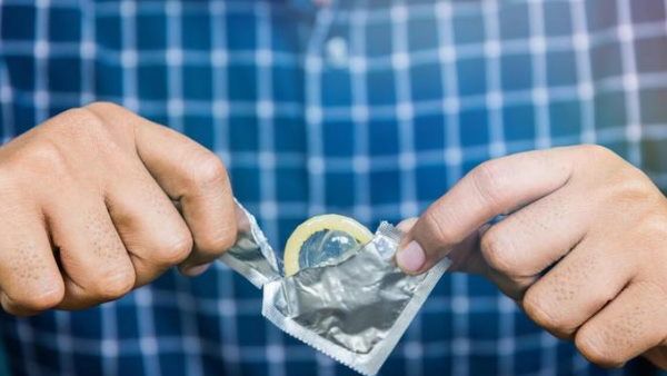 ഈ വിഭാഗത്തിന് ഇനി കോണ്ടം വിറ്റാല്‍ നടപടി; രണ്ടും കല്‍പ്പിച്ച് കര്‍ണാടക, തീരുമാനത്തിന് പിന്നില്‍