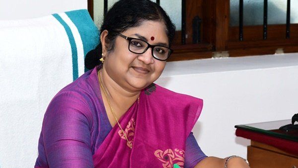 എല്ലാ സർവ്വകലാശാലകളിലും ആർത്തവാവധി; 18 തികഞ്ഞ വിദ്യാർഥിനികള്‍ക്ക് 2 മാസം പ്രസവാവധി