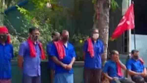 മാതമംഗലം ശ്രീ പോര്‍ക്കലി സ്റ്റീല്‍സിലെ ലോഡിങ് തര്‍ക്കം വീണ്ടും രൂക്ഷം; ചരക്ക് തടഞ്ഞ് സിഐടിയു