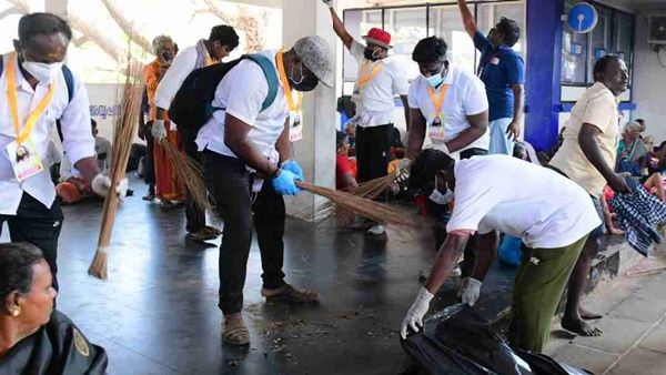 'പുണ്യം പൂങ്കാവനം';പമ്പ മുതല്‍ സന്നിധാനം വരെ ശുചീകരണം നടത്തി