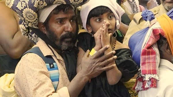 ശബരിമല: തിരുവാഭരണ ദർശനം 19 വരെ ഭക്തിയുടെ നിറവില്‍ അമ്പലപ്പുഴ സംഘക്കാരുടെ ശീവേലി
