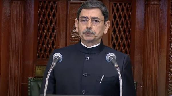 തമിഴ്‌നാട് ഗവര്‍ണര്‍ നിയമസഭയില്‍ നിന്ന് ഇറങ്ങിപ്പോയി; അപൂര്‍വം... വന്‍ പ്രതിഷേധം