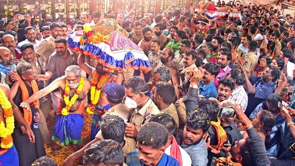 ആചാരപരമായ ചടങ്ങുകളില്ലെങ്കിലും ഭക്തിനിർഭരം: തിരുവാഭരണ ഘോഷയാത്ര നാളെ സന്നിധാനത്ത്