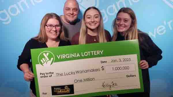 സ്‌റ്റോക്കിംഗ് സ്റ്റഫറായി വാങ്ങിയ ലോട്ടറിക്ക് ലഭിച്ചത് കോടികളുടെ സമ്മാനം; പുതുവര്‍ഷത്തില്‍ വന്‍ഭാഗ്യം