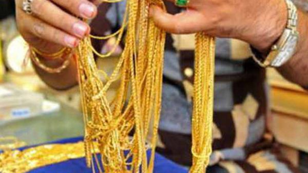 കഷ്ടപ്പെട്ടുവാങ്ങിയ മാല മോഷണംപോയി; വയോധികയുടെ കണ്ണീർ തുടയ്ക്കാൻ ഫൈസൽ വന്നു 2 പവന്റെ പുത്തൻ മാലയുമായി