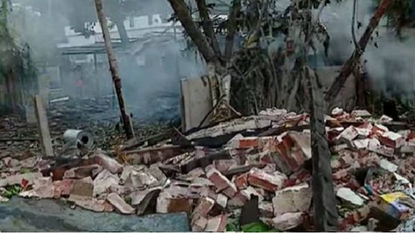 വാരാപ്പുഴയില്‍ പടക്കം സൂക്ഷിച്ച കെട്ടിടത്തിൽ ഉഗ്രസ്ഫോടനം, ഒരാൾ മരിച്ചു, കുട്ടികളടക്കം 7 പേർക്ക് പരിക്ക്