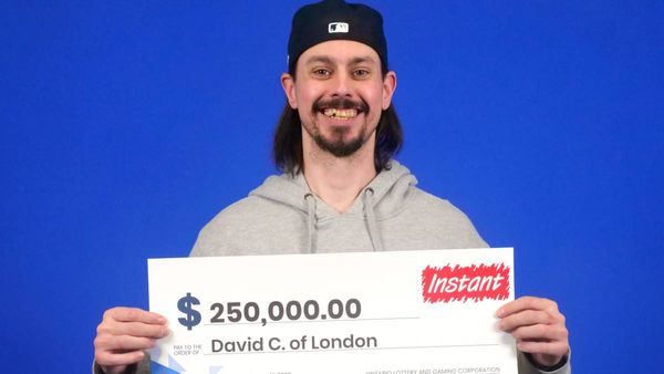 ഭാര്യയേയും കൂട്ടി അങ്ങനെ ചെയ്യാൻ തോന്നിയിത് നന്നായി നിർമ്മാണ തൊഴിലാളിക്ക് 2 കോടി ലോട്ടറി