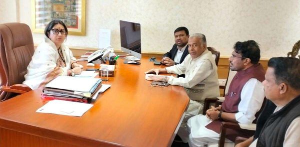 ഹജ്ജ് അപേക്ഷാ നടപടി വൈകുന്നതില്‍ ആശങ്ക; മുസ്ലിം ലീഗ് നേതാക്കള്‍ കേന്ദ്രമന്ത്രിയെ കണ്ടു