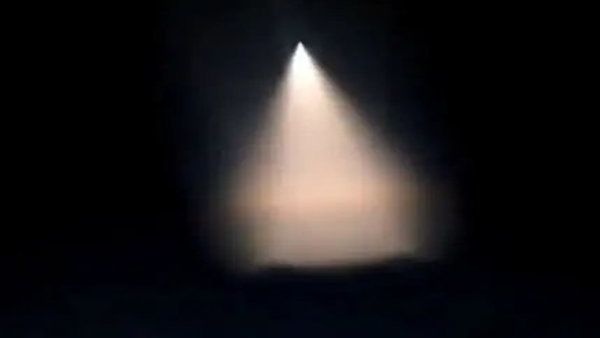 റഷ്യയിലെ ആകാശത്ത് പറക്കുംതളിക, നിറം മാറുന്ന അജ്ഞാത രൂപം, വെടിവെച്ചിടാന്‍ നിര്‍ദേശിച്ച് പുടിന്‍