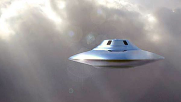 യുഎസ്സിലെ ആകാശത്ത് വീണ്ടും പറക്കുംതളിക; കപ്പലിന് മുകളില്‍ തിളക്കമേറിയ വസ്തു, കണ്ടത് സൈനികന്‍