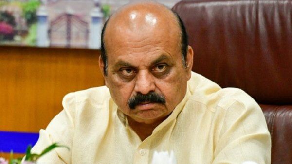 അരി മുതല്‍ സ്ത്രീകള്‍ക്ക് 2000 രൂപ വരെ; കര്‍ണാടകയില്‍ തിരഞ്ഞെടുപ്പ് വാഗ്ദാനത്തിന്റെ പെരുമഴ