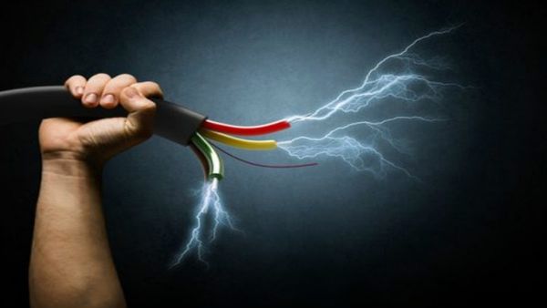 പെട്ടെന്ന് ഷോക്കടിക്കുന്നു, ബെംഗളൂരുകാര്‍ക്ക് അമ്പരപ്പ്, കാരണം ഇതാണ്!!