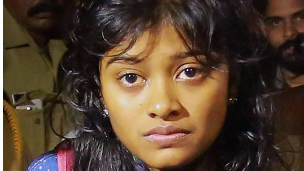 അശ്ലീലസന്ദേശം അയച്ച് ശല്യംചെയ്ത ആൾക്ക് എട്ടിന്റെപണി കൊടുത്ത് ഹനാൻ; കയ്യടിച്ച് സോഷ്യൽമീഡിയ