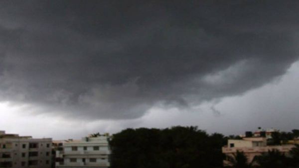 തമ്മിൽ കൂട്ടിയിടിക്കുമോ, താഴെ വീഴുമോ; ആകാശത്തെ ആ കാഴ്ച കണ്ട ആളുകൾ ഞെട്ടി!!