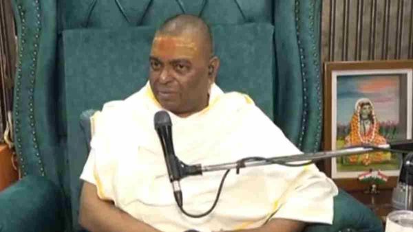 'ഇന്ത്യ-പാക് തർക്കം വരെ തീർക്കും'; പബ്ലിസിറ്റി കിട്ടി, പൂജയ്ക്ക് ഫീസ് രണ്ടരലക്ഷമാക്കി 'ആൾദൈവം'